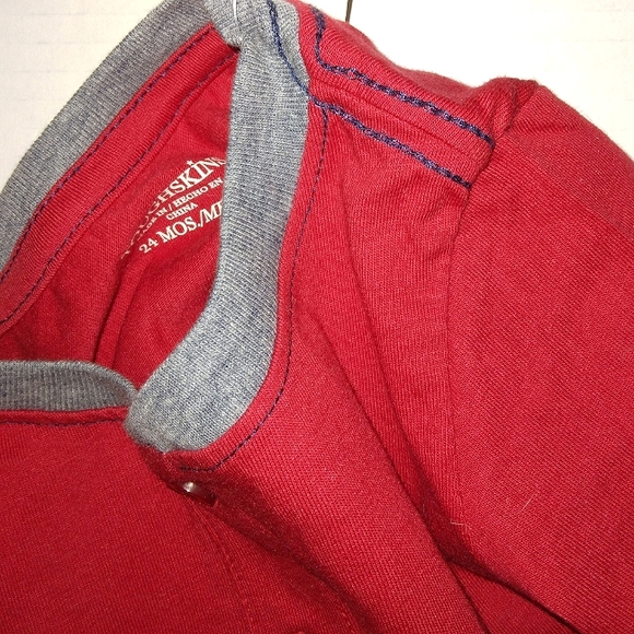 ☆NWT☆Toddler Boys ☆TOUGHSKINS☆Red Short Sleeve Shark Patch T-shirt - Picture 7 of 9